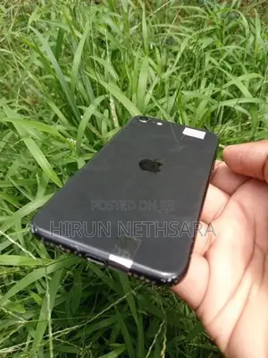 Apple iPhone SE 2 Black (Used)