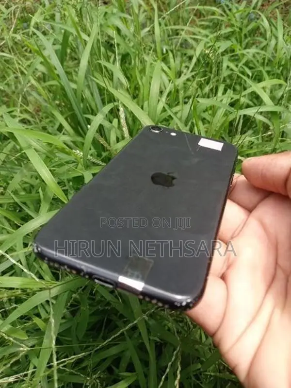 Apple iPhone SE 2 Black (Used)