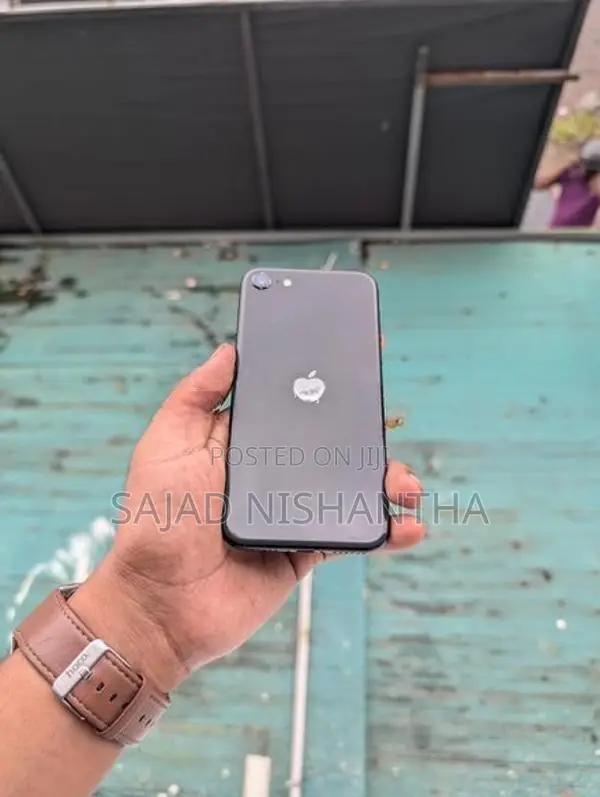 Apple iPhone SE 2 128GB (Used)