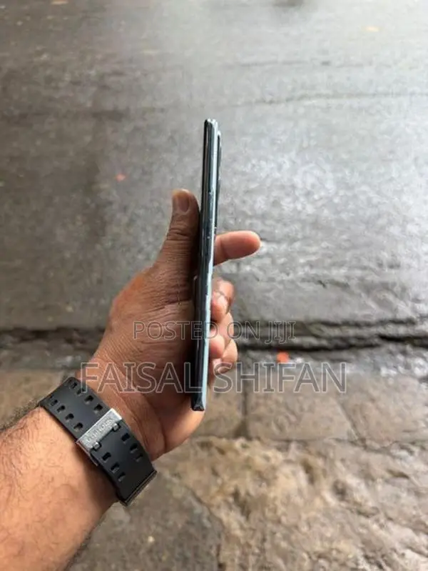 Vivo v29 pro (Used)