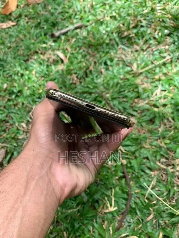 Apple iPhone XS (Used)