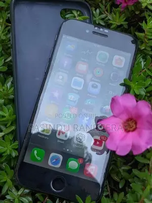 Apple iPhone SE 2 128GB (Used)