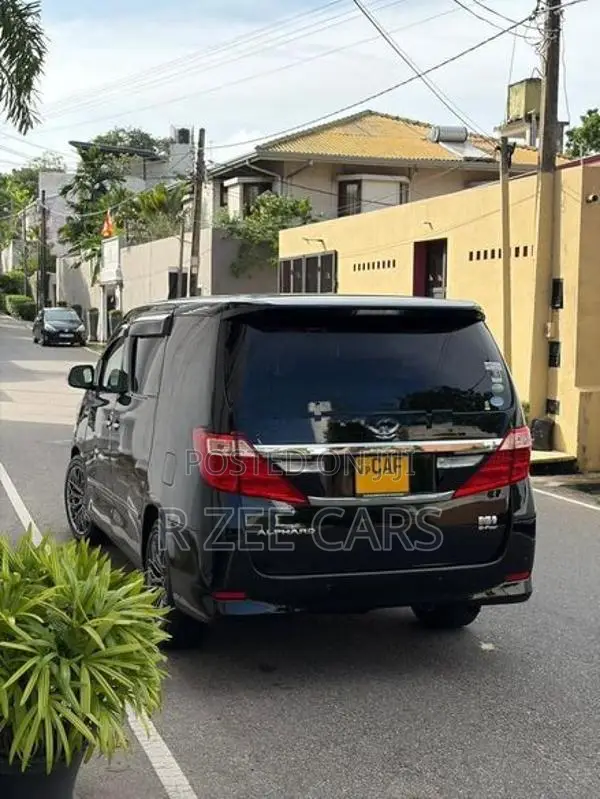 Toyota Alphard Executive Lounge 2014