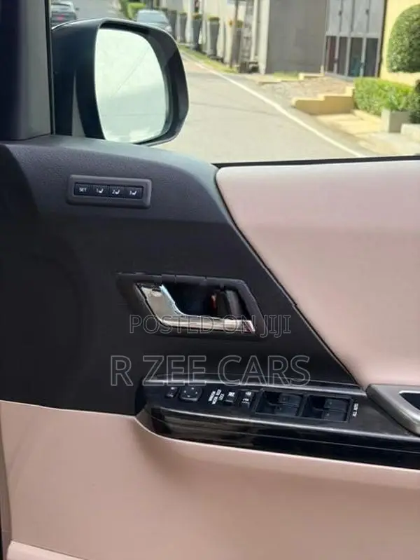 Toyota Alphard Executive Lounge 2014