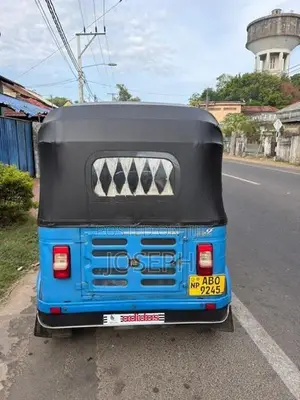 Bajaj RE 2017