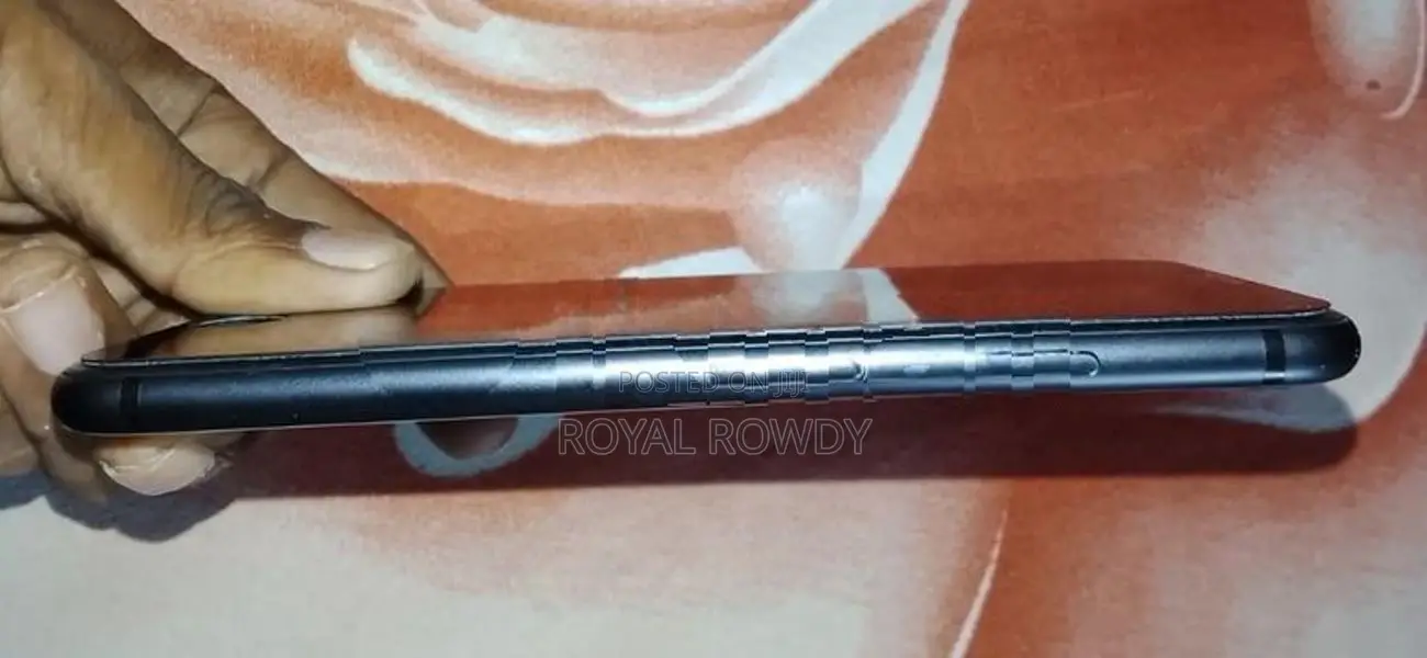 Apple iPhone 8 (Used)