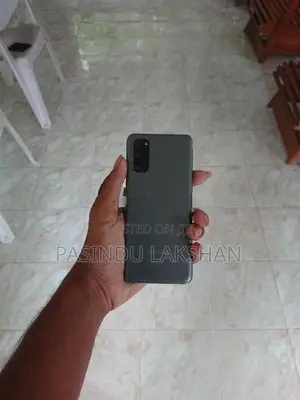 Samsung Galaxy S20 5G (Used)