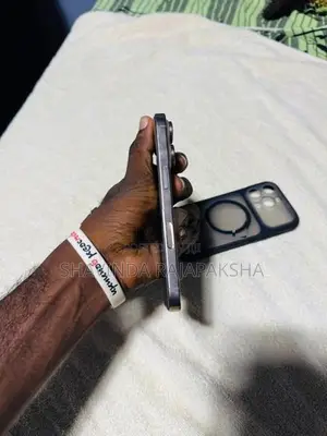 Apple iPhone 16 Pro (Used)