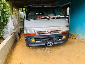 Toyota Dolphin 1994 Van (Used)