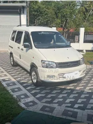Toyota Noah 2004 Van (Used)