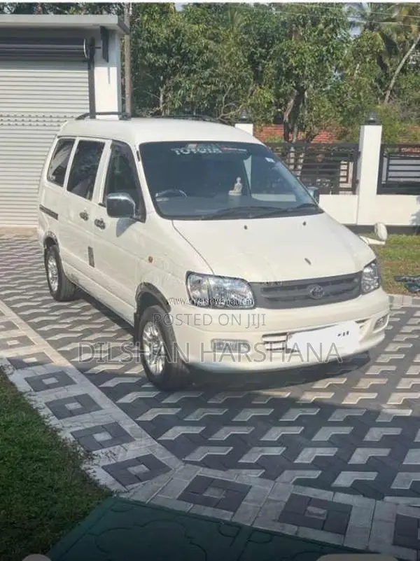 Toyota Noah 2004 Van (Used)