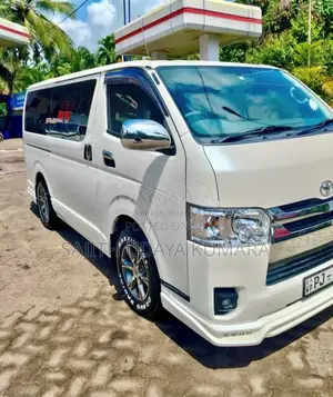 Toyota KDH 2016 Van (Used)