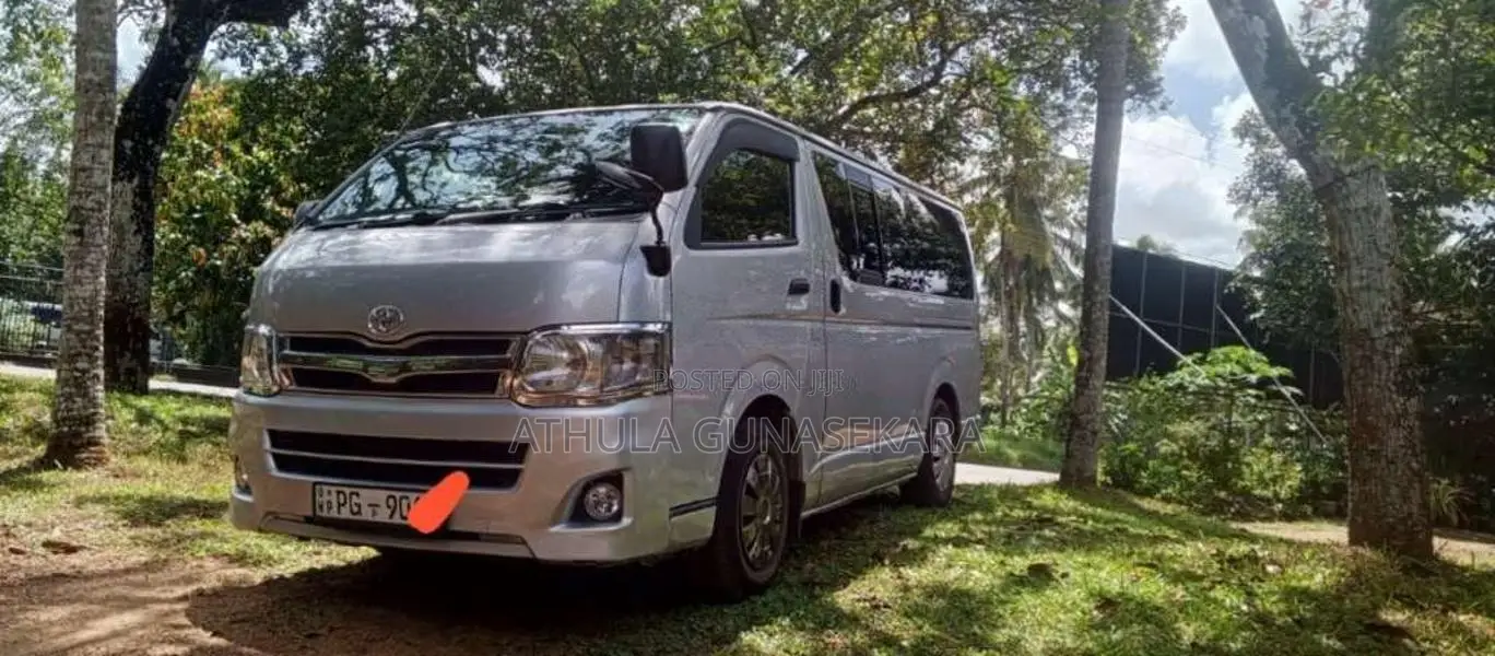 Toyota TRH 2012 Van (Used)