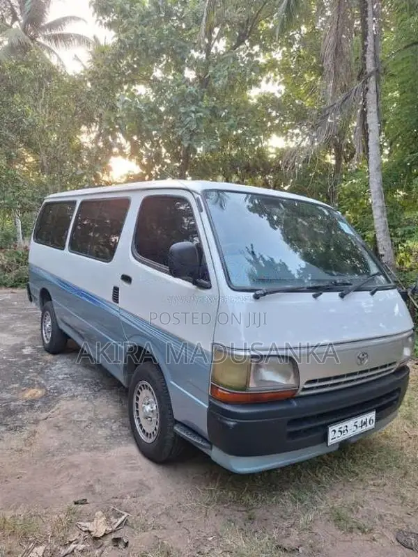 Toyota Dolphin 1995 Van (Used)