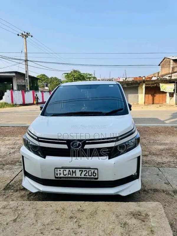 Toyota VOXY V GRADE 2014 Van (Used)