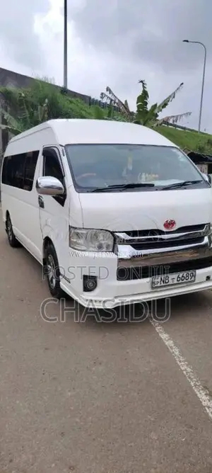 Toyota KDH 2013 Van (Used)