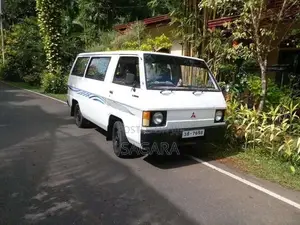 Mitsubishi L300 1997 Van (Used)