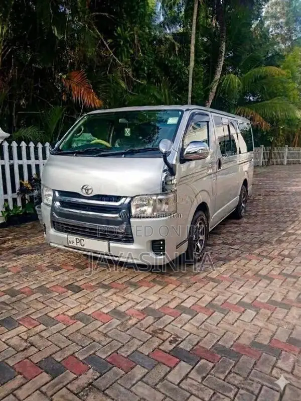 Toyota KDH 200 2007 Van (Used)