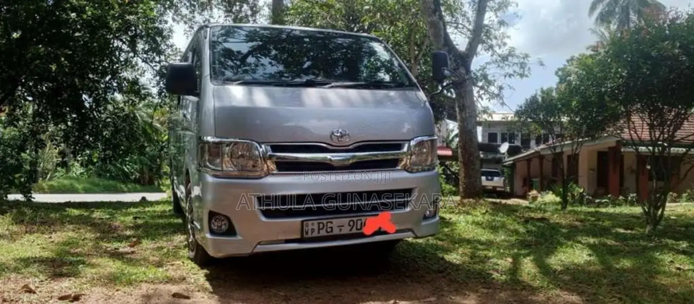 Toyota TRH 2012 Van (Used)