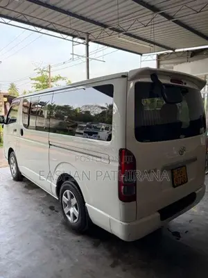 Toyota KDH 2012 Van (Used)
