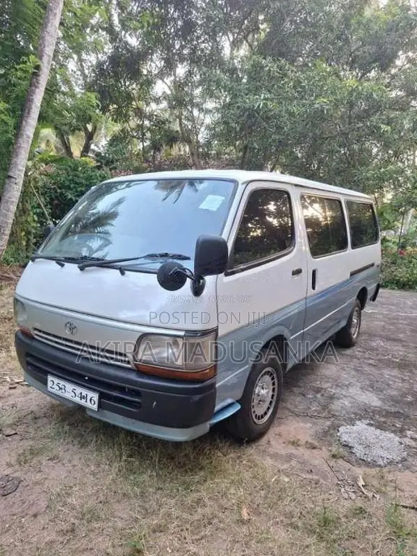Toyota Dolphin 1995 Van (Used)