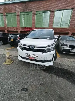 Toyota VOXY V GRADE 2014 Van (Used)