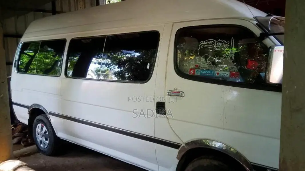 Toyota Dolphin 123 1995 Van (Used)