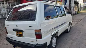 Toyota CR27 1991 Van (Used)