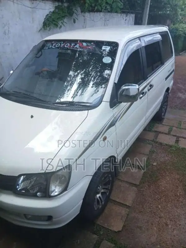 Toyota Noah 2000 Van (Used)