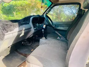 Toyota Hiace LH102 1990 Van (Used)