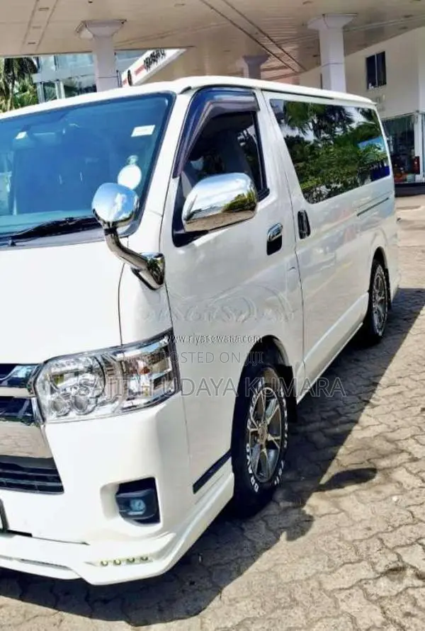 Toyota KDH 2016 Van (Used)