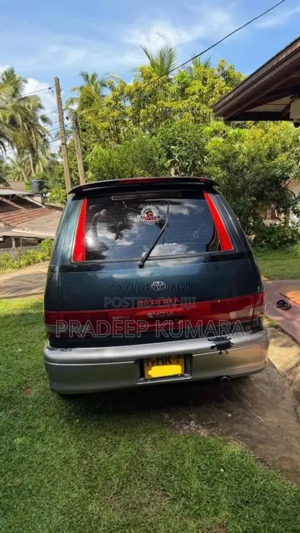 Toyota Estima 2003 Van (Used)