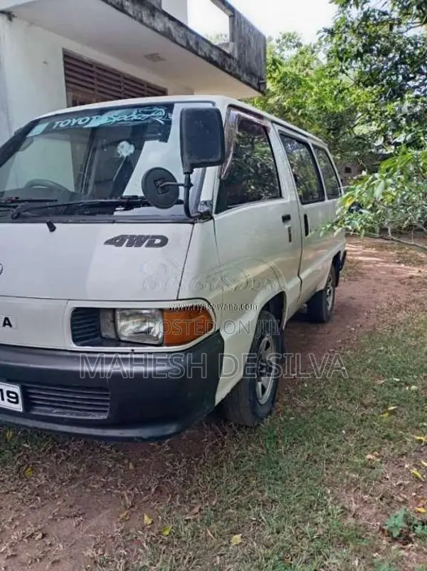 Toyota CR27 1989 Van (Used)
