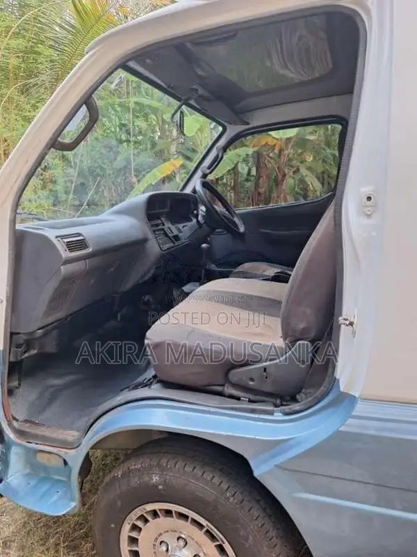 Toyota Dolphin 1995 Van (Used)
