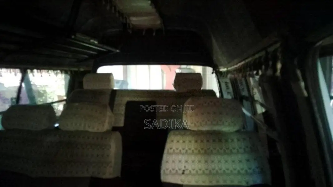 Toyota Dolphin 123 1995 Van (Used)