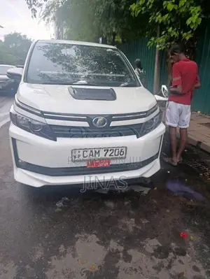 Toyota VOXY V GRADE 2014 Van (Used)
