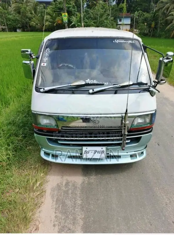 Toyota Dolphin 1991 Van (Used)