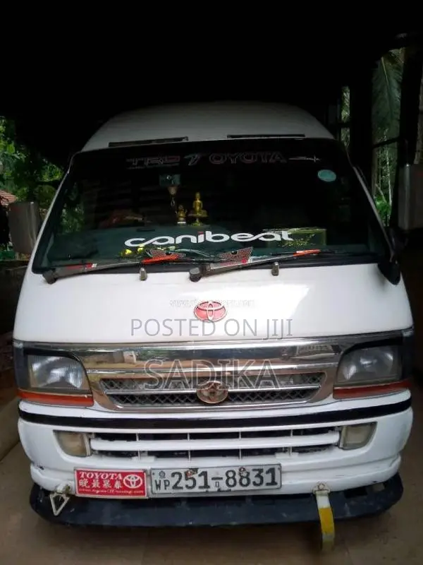 Toyota Dolphin 123 1995 Van (Used)
