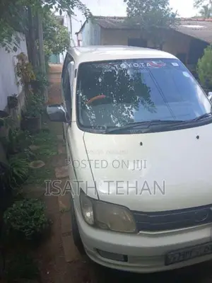 Toyota Noah 2000 Van (Used)