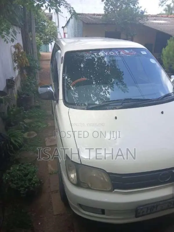 Toyota Noah 2000 Van (Used)