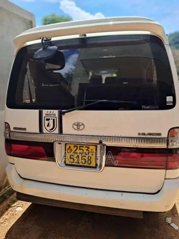 Toyota Dolphin LH 103 1994 Van (Used)