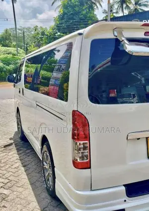 Toyota KDH 2016 Van (Used)