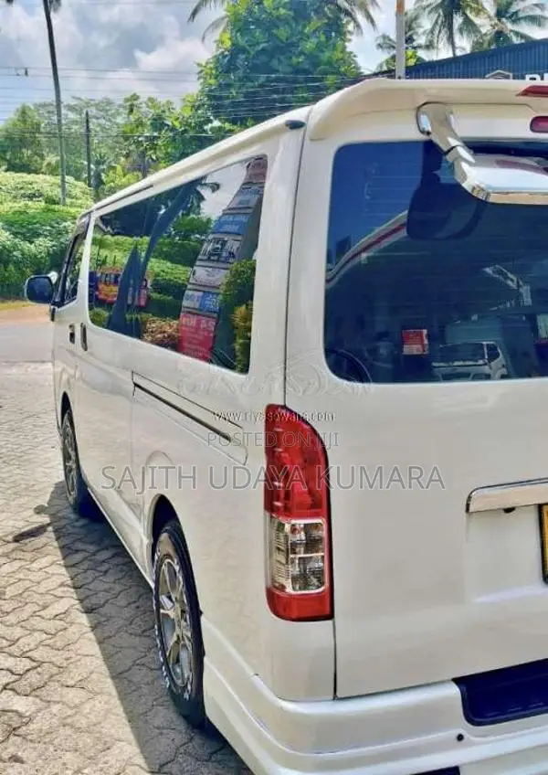 Toyota KDH 2016 Van (Used)