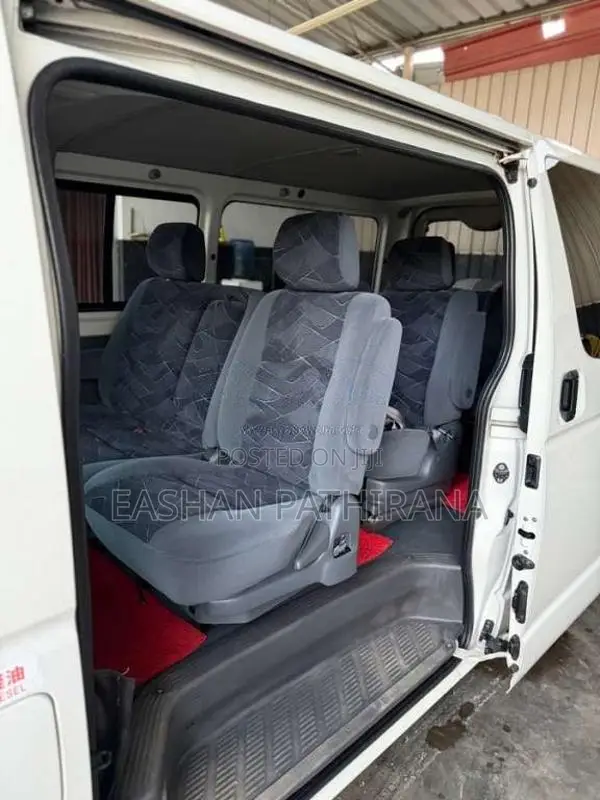 Toyota KDH 2012 Van (Used)