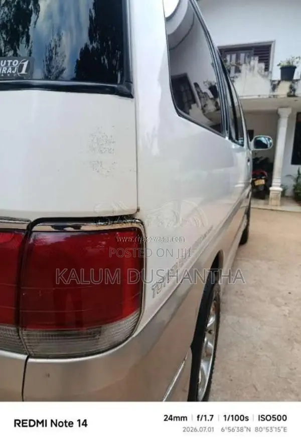 Toyota Regius 2005 Van (Used)