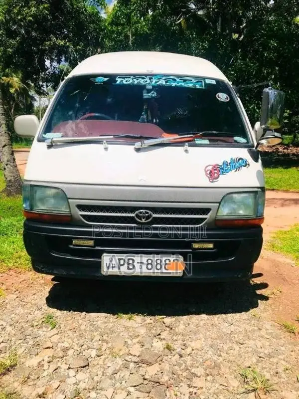 Toyota Dolphin 2010 Van (Used)