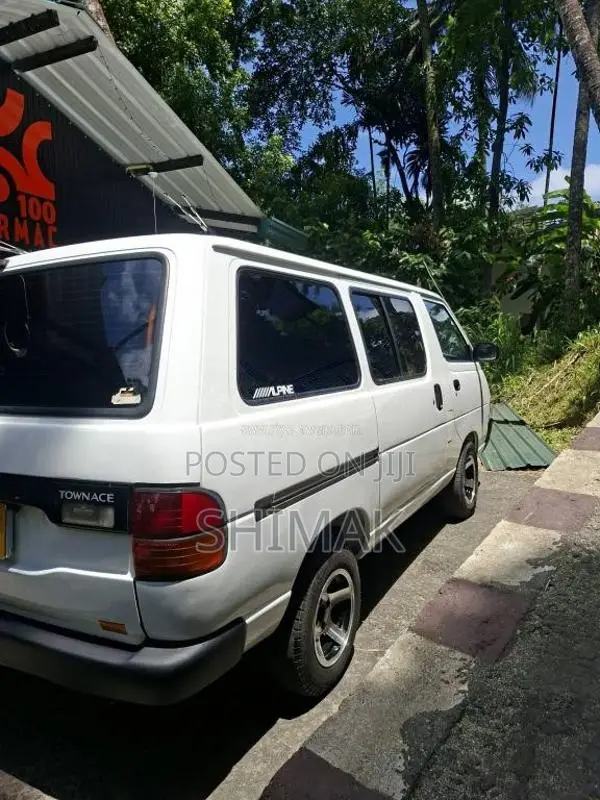 Toyota Lotto 1993 Van (Used)