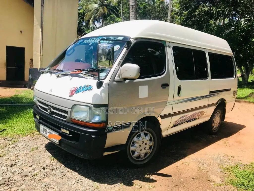 Toyota Dolphin 2010 Van (Used)