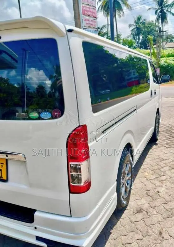 Toyota KDH 2016 Van (Used)