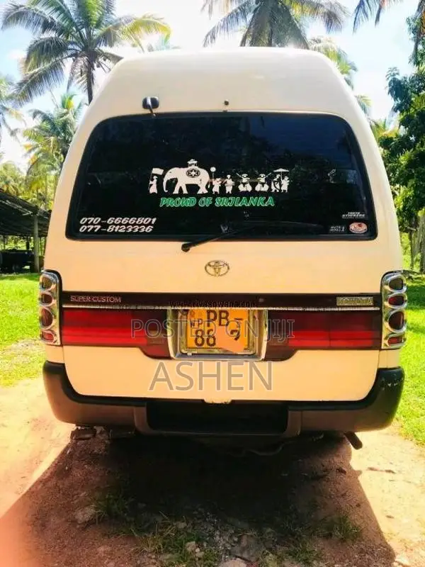 Toyota Dolphin 2010 Van (Used)